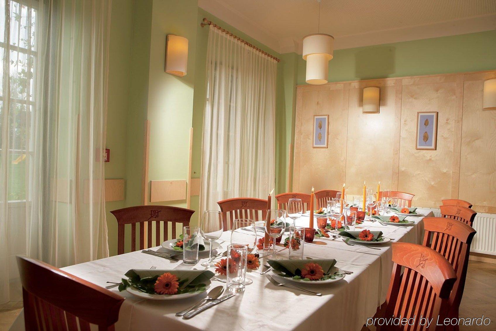 Jufa Hotel Fuerstenfeld Ngoại thất bức ảnh