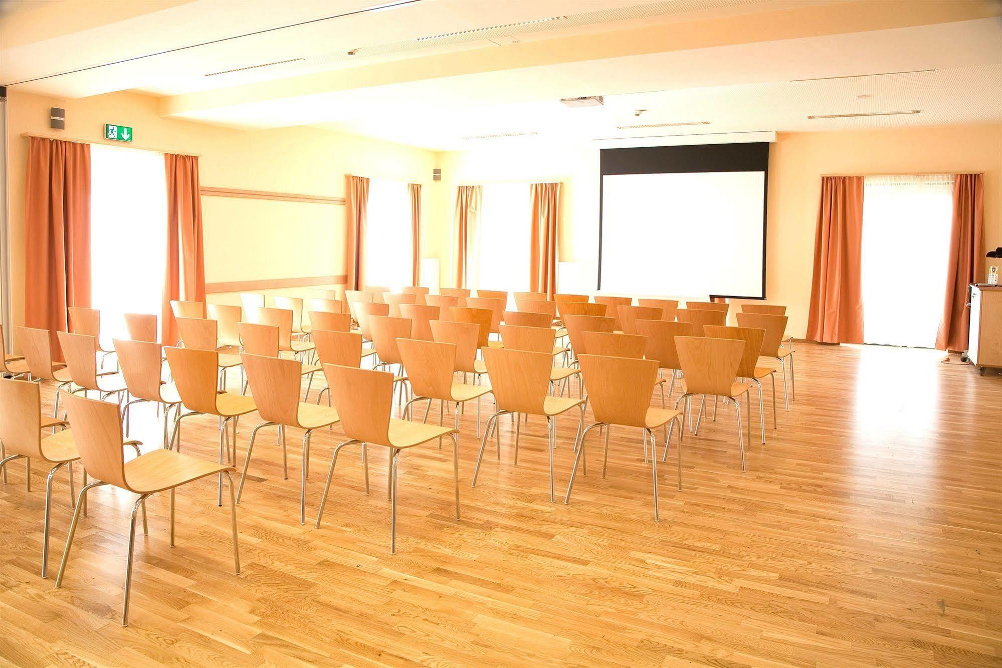 Jufa Hotel Fuerstenfeld Ngoại thất bức ảnh