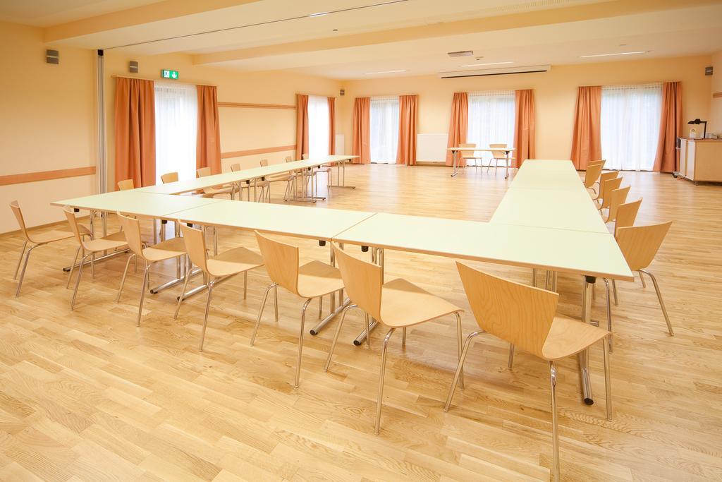 Jufa Hotel Fuerstenfeld Ngoại thất bức ảnh
